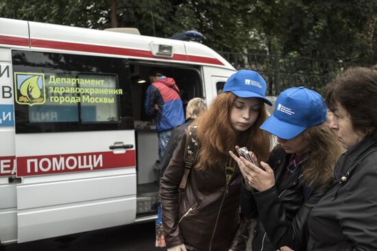 Mobile vaccination stations