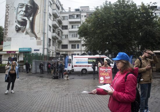 Mobile vaccination stations