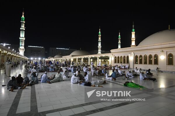 Pilgrims in Medina
