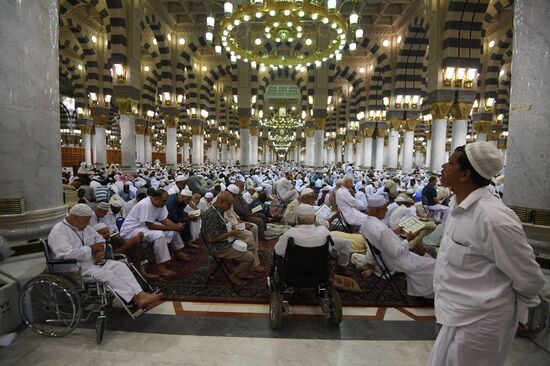 Pilgrims in Medina