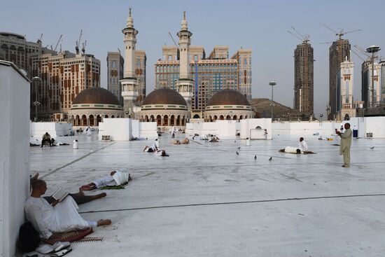 Pilgrims in Mecca