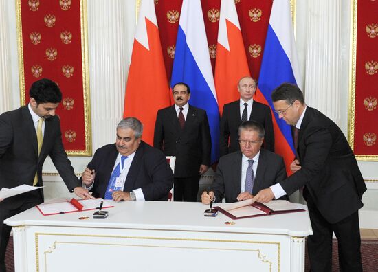 Vladimir Putin meets with King Hamad bin Isa Al Khalifa of Bahrain