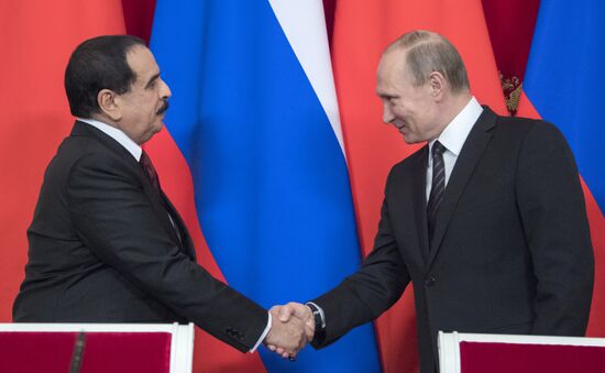 Vladimir Putin meets with King Hamad bin Isa Al Khalifa of Bahrain