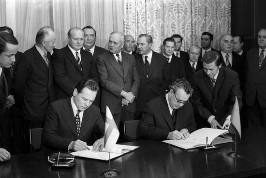 Signing of USSR-Finland trade protocol