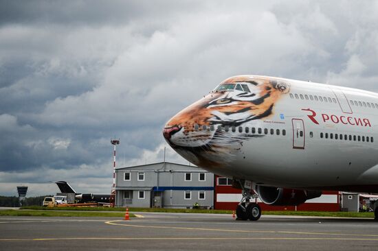 Unveiling of Boeing 747-400 tiger livery