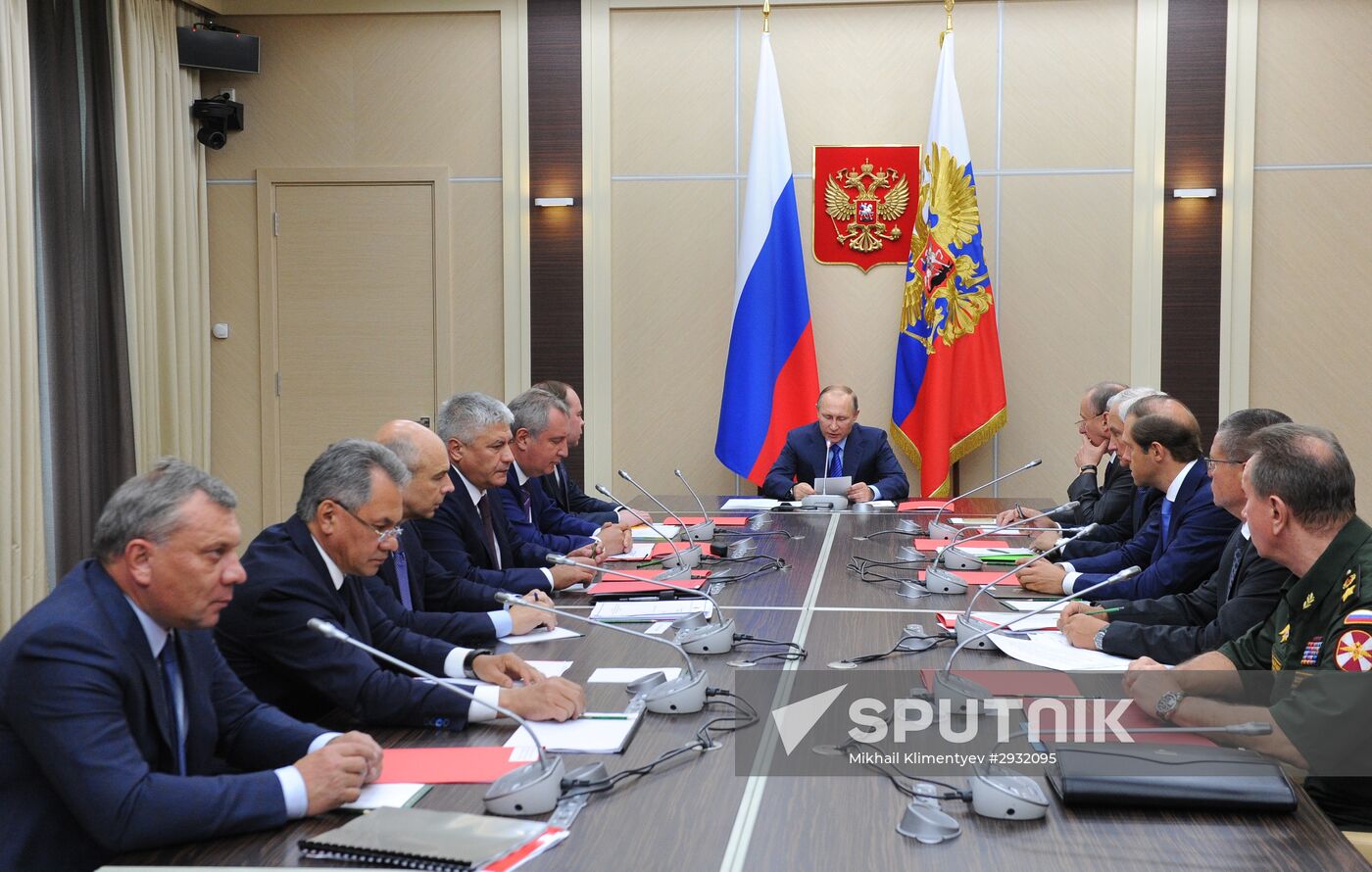 President Putin chairs meeting on armament program 2018-25