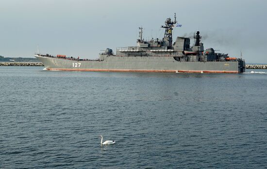 The Minsk large landing craft arrives in Baltiysk