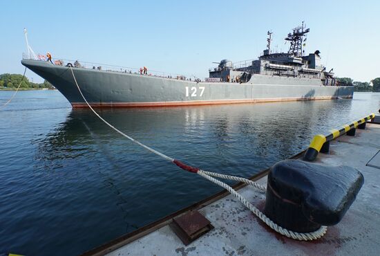 The Minsk large landing craft arrives in Baltiysk