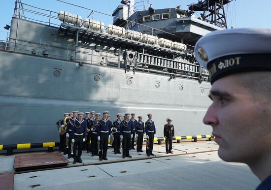 The Minsk large landing craft arrives in Baltiysk