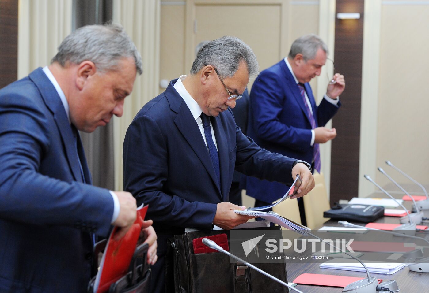 President Putin chairs meeting on armament program 2018-25
