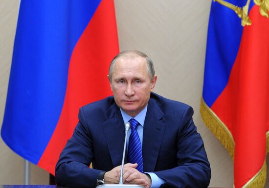 President Putin chairs meeting on armament program 2018-25