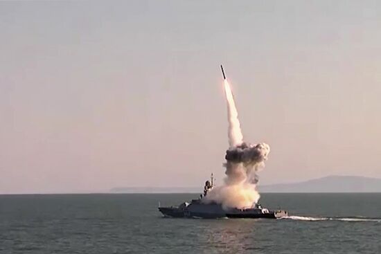 Caspian Flotilla ships launch Kalibr missiles at Kavkaz-2016 exercise