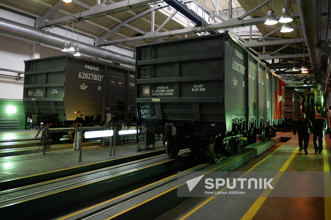 Uralvagonzavod's 10,000 innovative train carriage handed over to Federal Freight