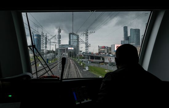 Preparations for opening of Moscow Central Circle
