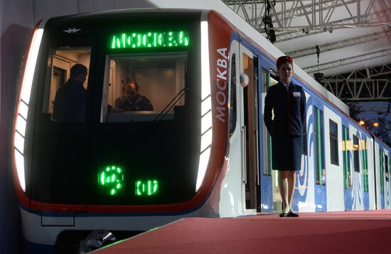 New Moscow metro train Moskva presented