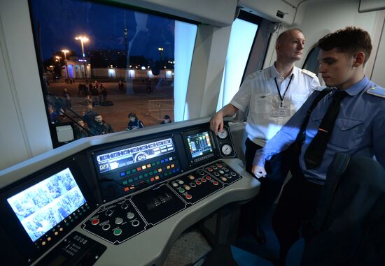 New Moscow metro train Moskva presented