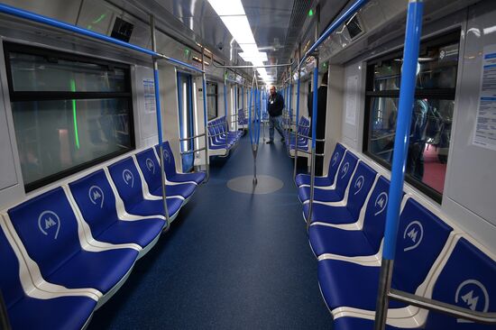 New Moscow metro train Moskva presented