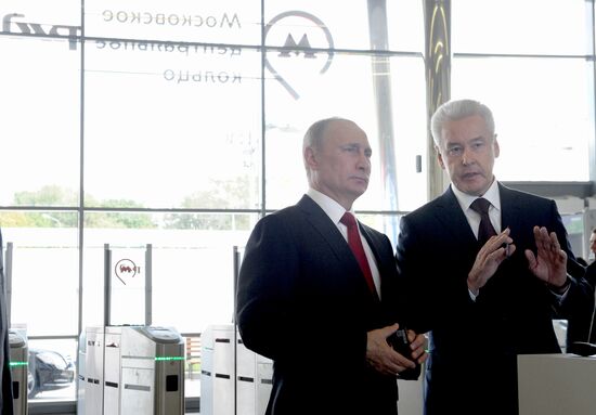 President Vladimir Putin takes part in Moscow Central Ring's commissioning ceremony on Moscow City Day