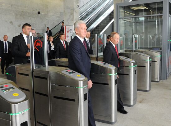 President Vladimir Putin takes part in Moscow Central Ring's commissioning ceremony on Moscow City Day