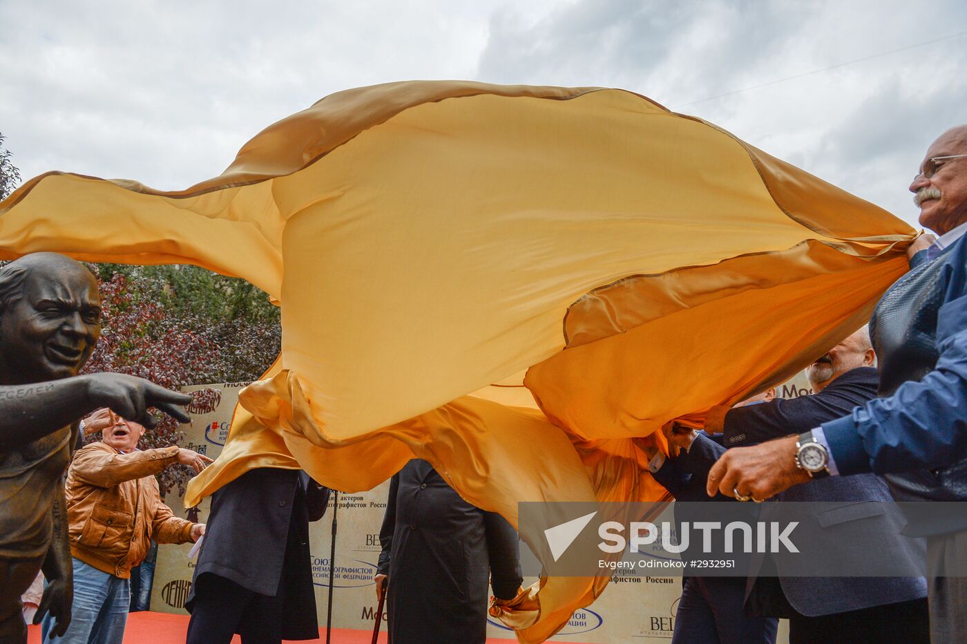 Monument to Yevgeny Leonov unveiled