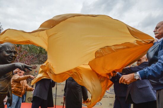 Monument to Yevgeny Leonov unveiled