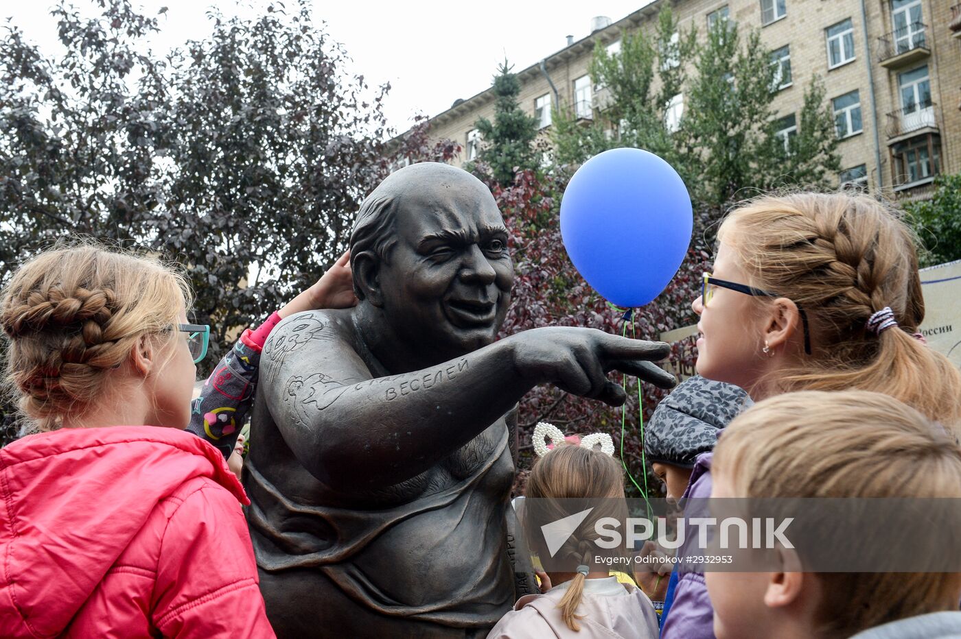 Monument to Yevgeny Leonov unveiled