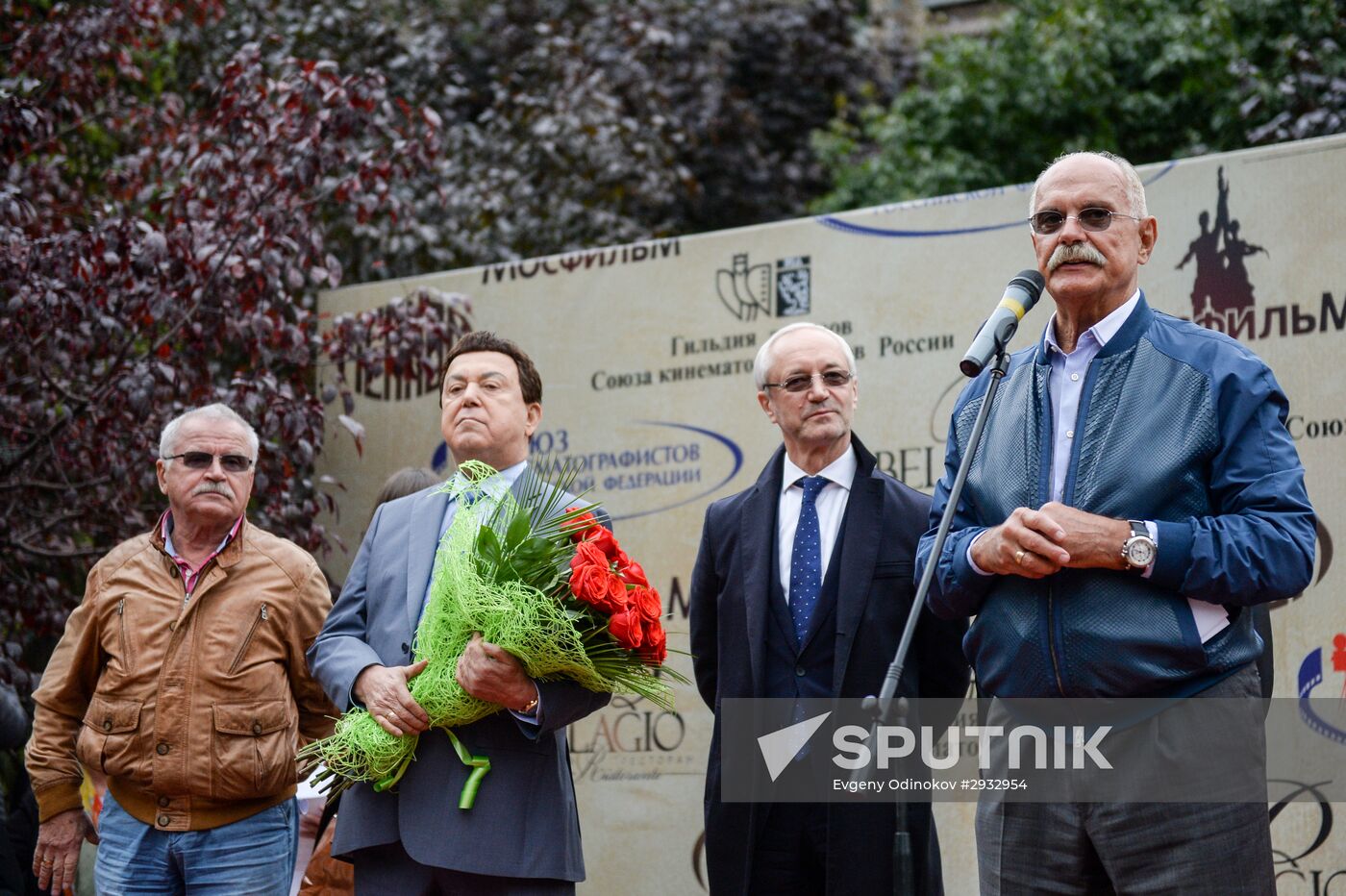 Monument to Yevgeny Leonov unveiled