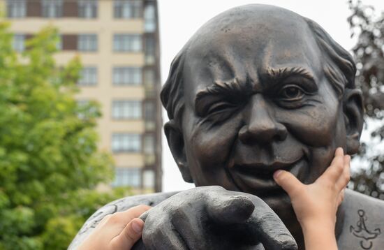 Monument to Yevgeny Leonov unveiled
