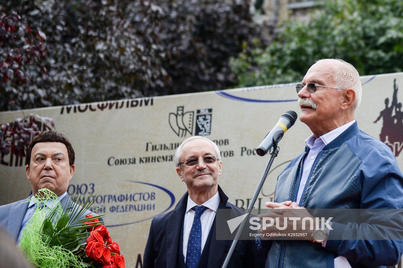 Monument to Yevgeny Leonov unveiled