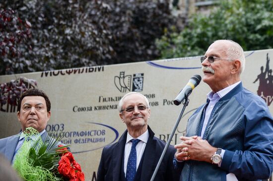 Monument to Yevgeny Leonov unveiled