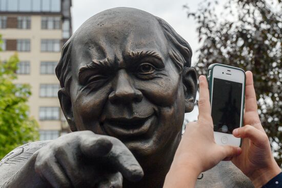 Monument to Yevgeny Leonov unveiled