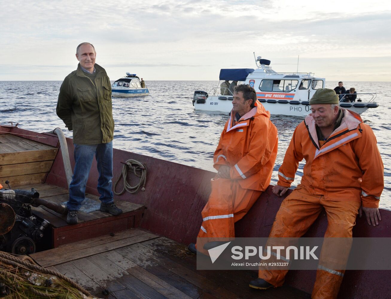 President Putin, Prime Minsiter Medvedev visit Lipno island in Novgorod Region