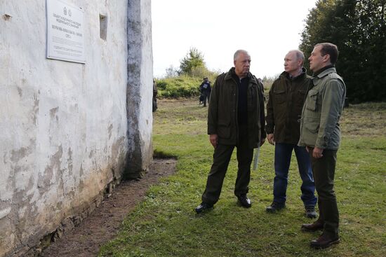 President Putin, Prime Minsiter Medvedev visit Lipno island in Novgorod Region