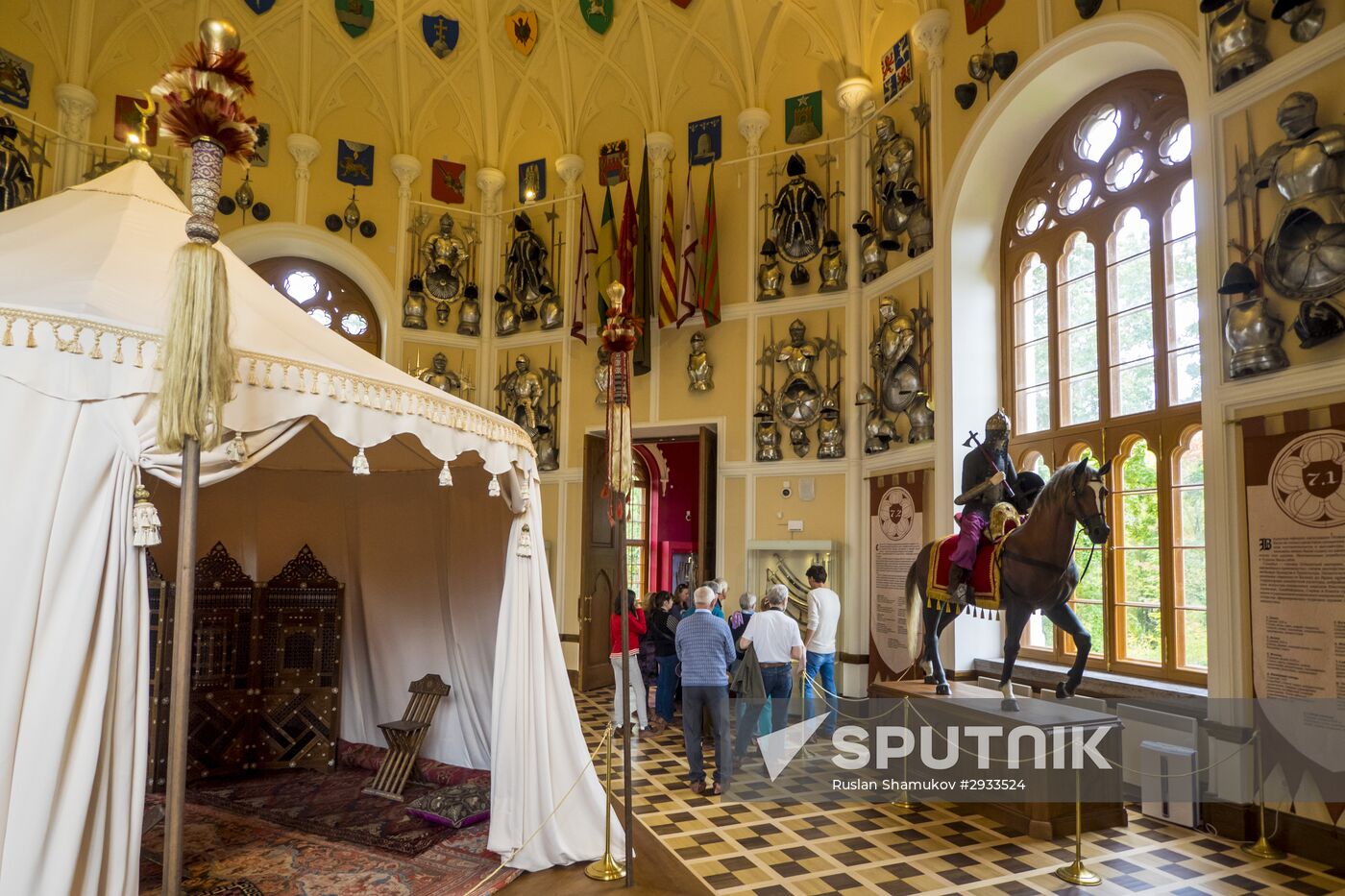 Culture Minister Medinsky visits Tsarskoe Selo museum-reserve in Pushkin
