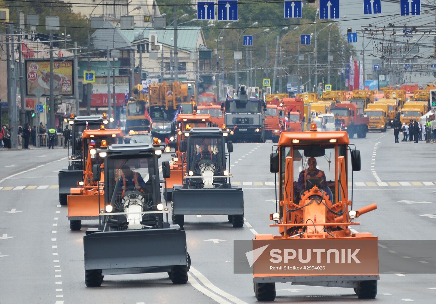 First Moscow paradew of municip vehicles