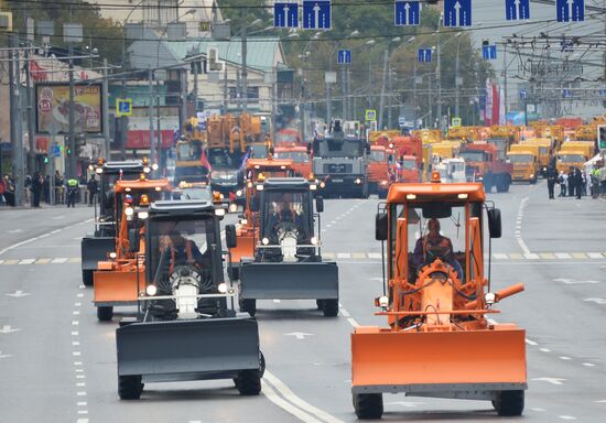 First Moscow paradew of municip vehicles