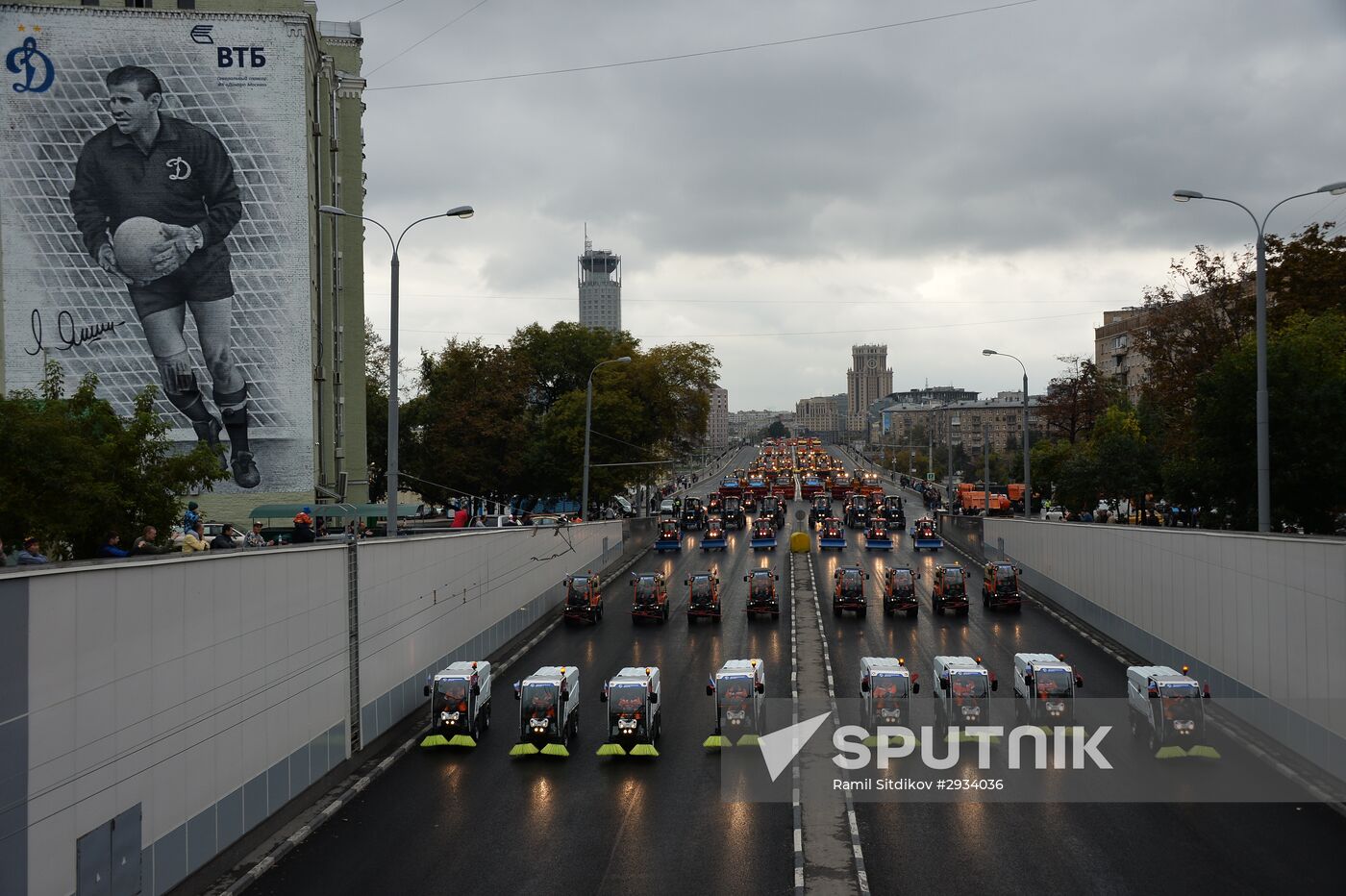 First Moscow paradew of municip vehicles