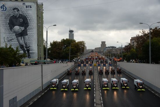 First Moscow paradew of municip vehicles
