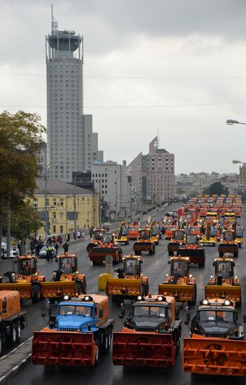 First Moscow paradew of municip vehicles