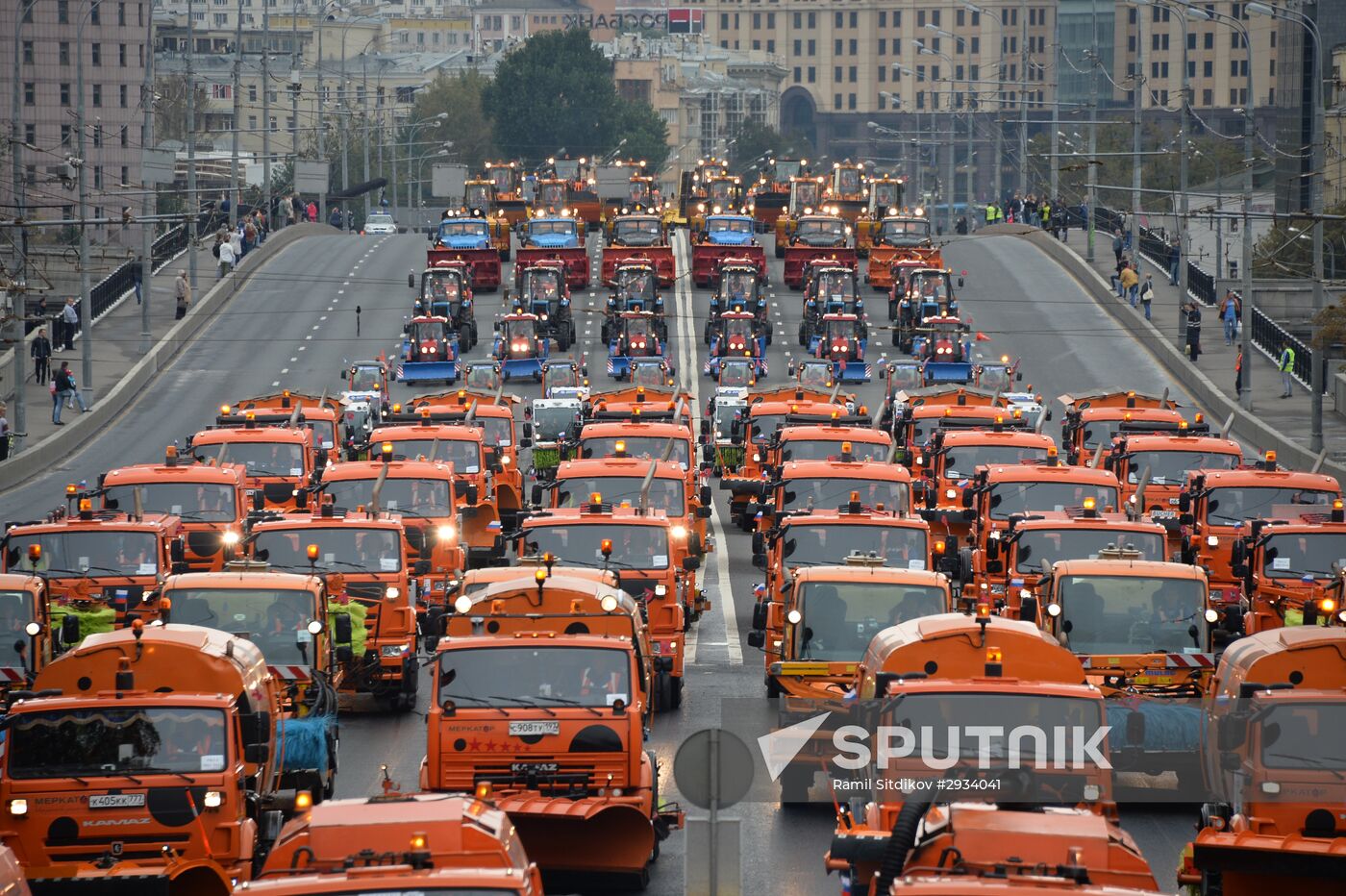 First Moscow paradew of municip vehicles