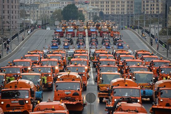 First Moscow paradew of municip vehicles