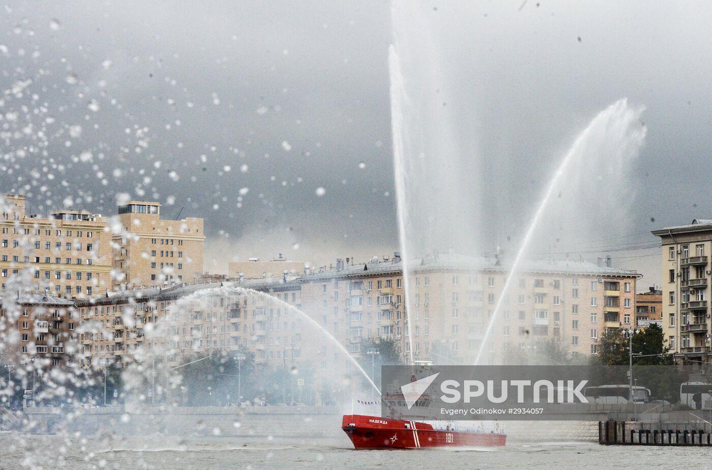 First Moscow paradew of municip vehicles