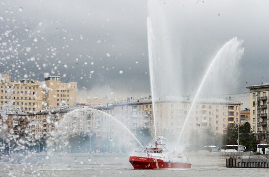 First Moscow paradew of municip vehicles