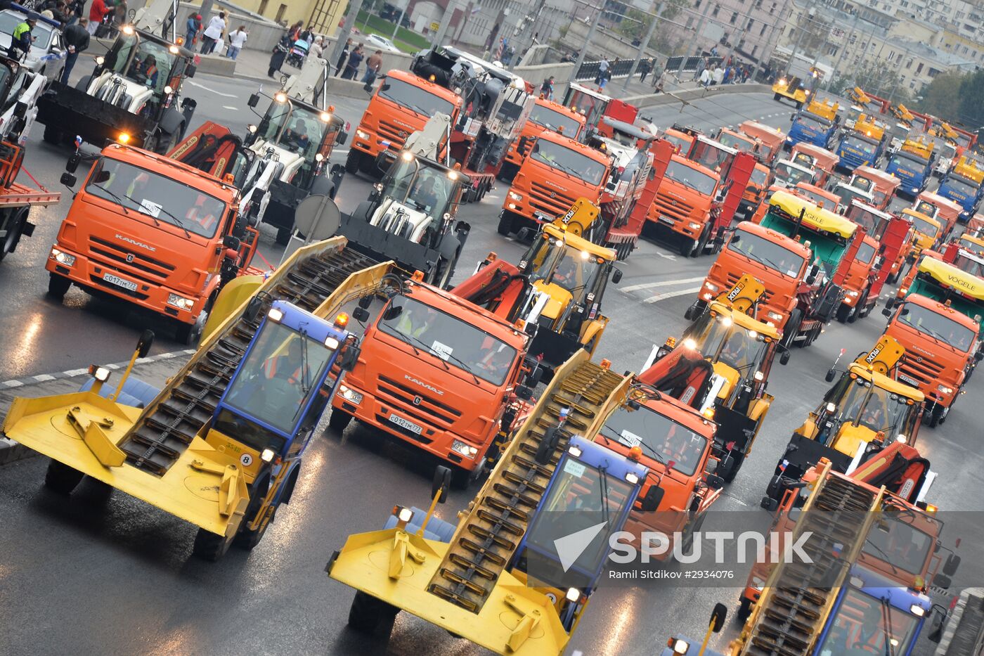 First Moscow paradew of municip vehicles