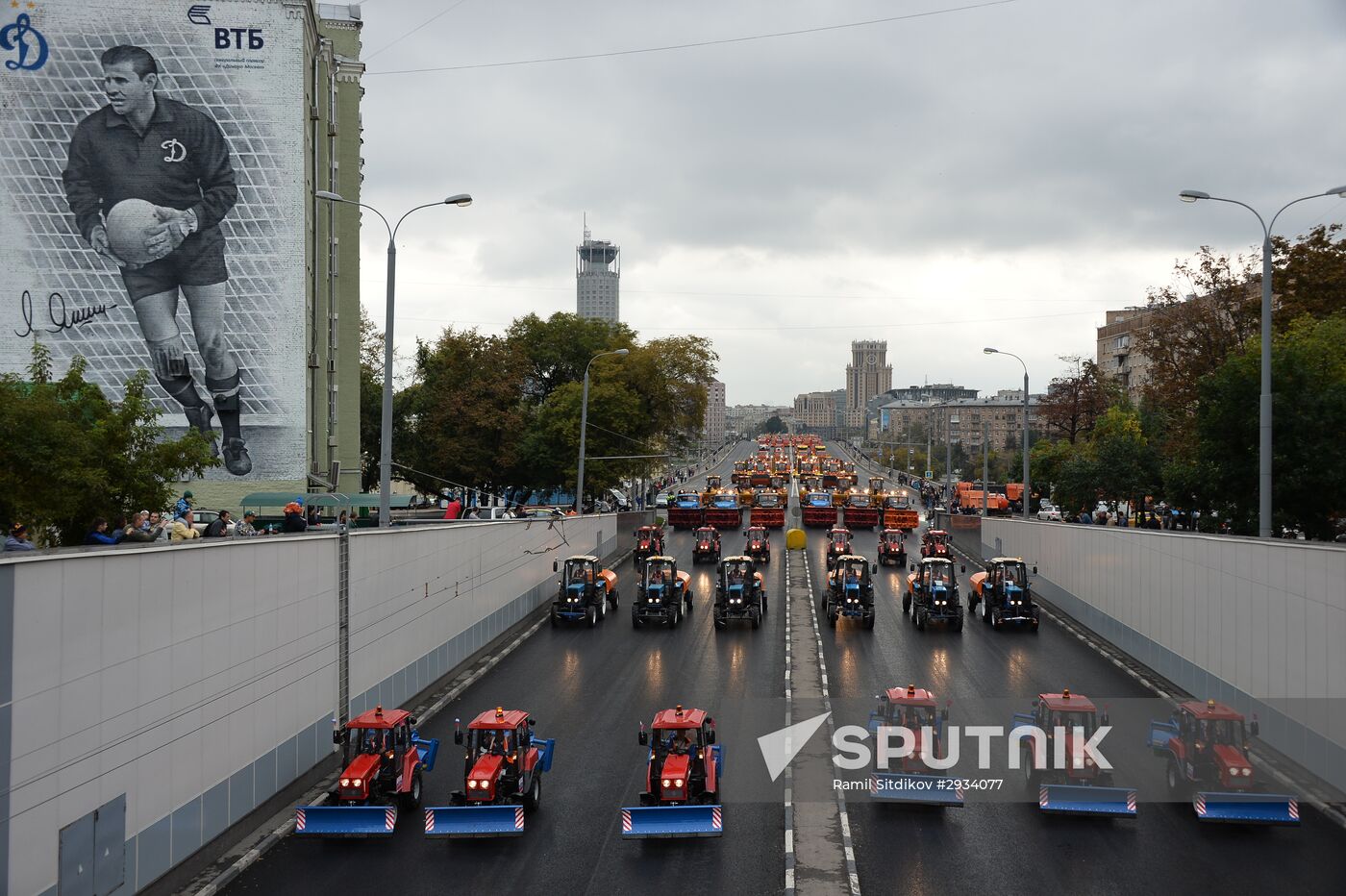 First Moscow paradew of municip vehicles