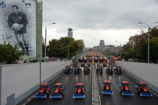 First Moscow paradew of municip vehicles