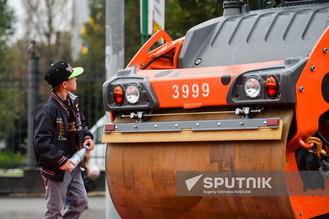 First Moscow paradew of municip vehicles