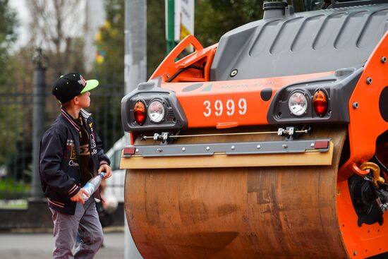 First Moscow paradew of municip vehicles