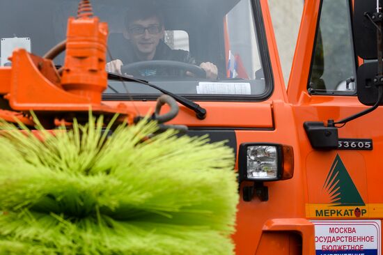 First Moscow paradew of municip vehicles