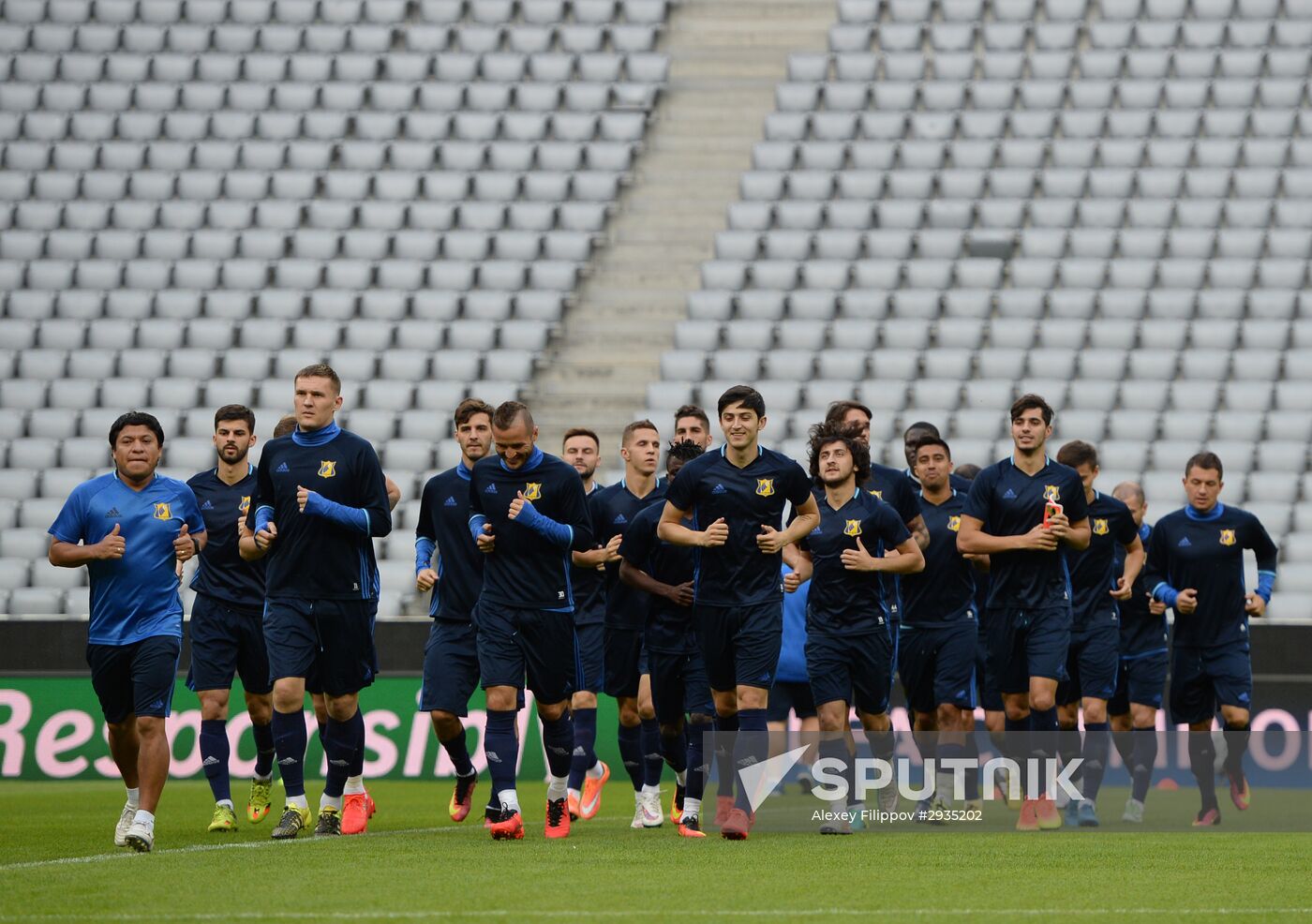 Football. Champions League, FC Rostov training
